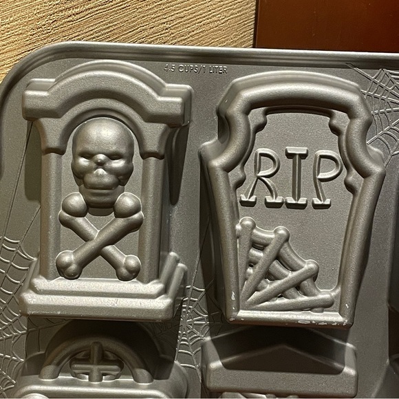 NordicWare Tombstone Cakelets Pan - Picture 8 of 9